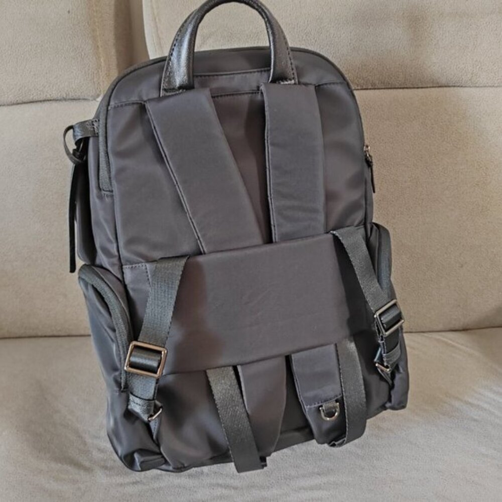 Tumi Backpack Preowned slightly used - Picture 4 of 10